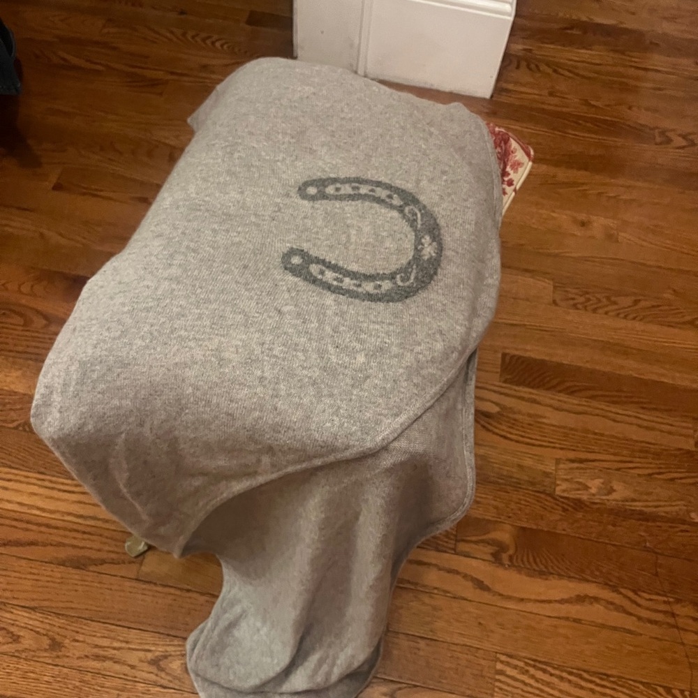 Gray all Cashmere !!! Beautiful  Women's Sweater with Horseshoe Design